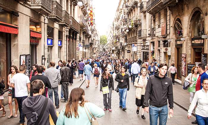 01gente compras 700 istock