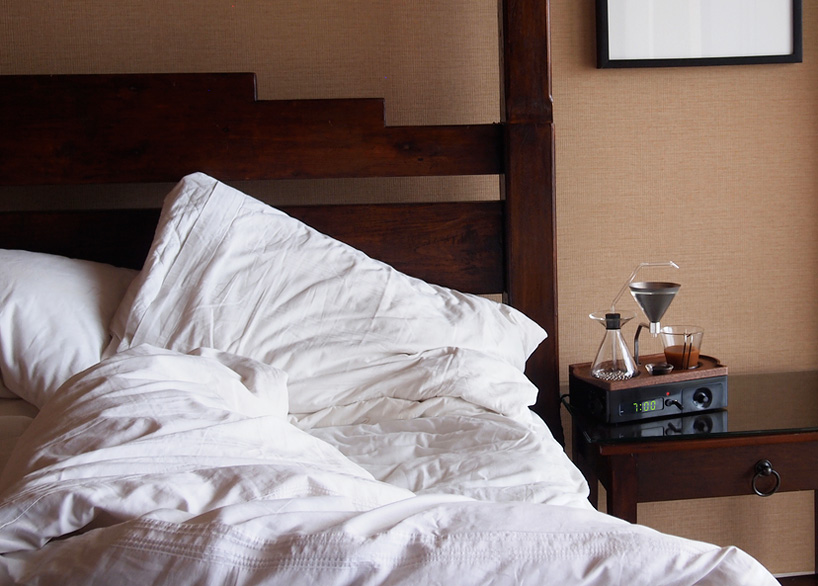 03barisieur alarm clock and coffee brewer joshua renouf designboom 04