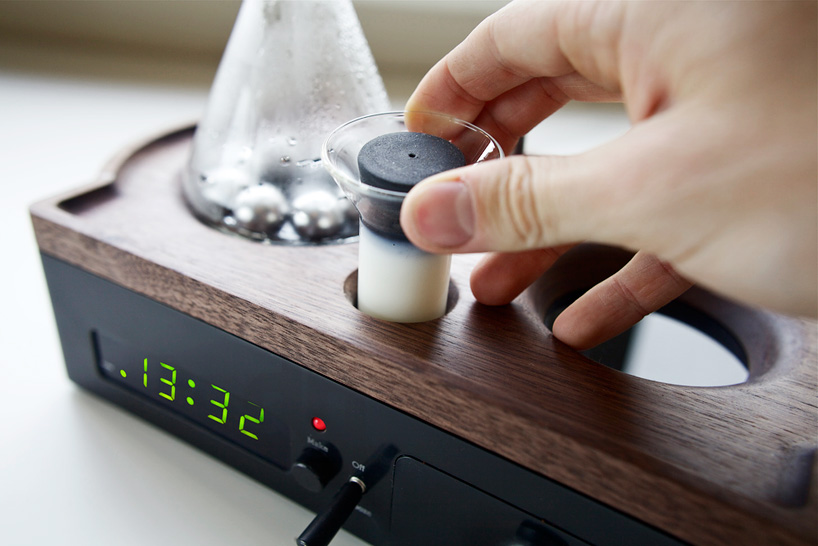 03barisieur alarm clock and coffee brewer joshua renouf designboom 06