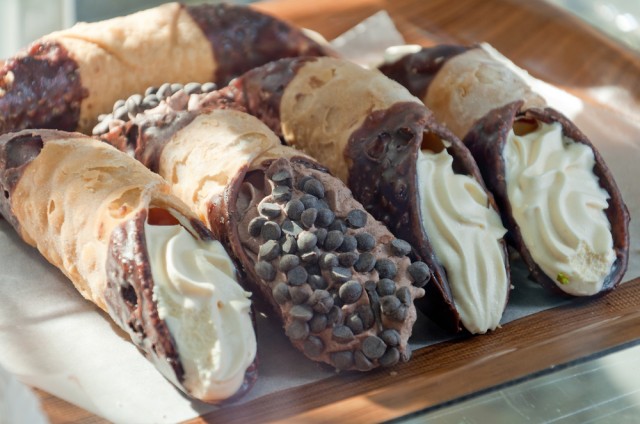 15Cannoli