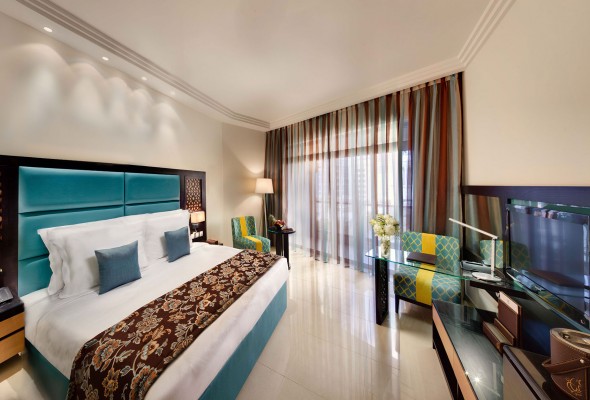 Deluxe-Room-at-The-Ajman-Palace-Hotel-Resort-590x400