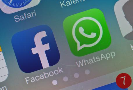 Facebook studia integrazione con WhatsApp