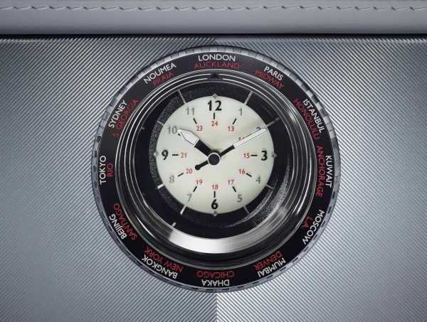 Rolls-Royce-Phantom-Metropolitan-collection-clock-600x453